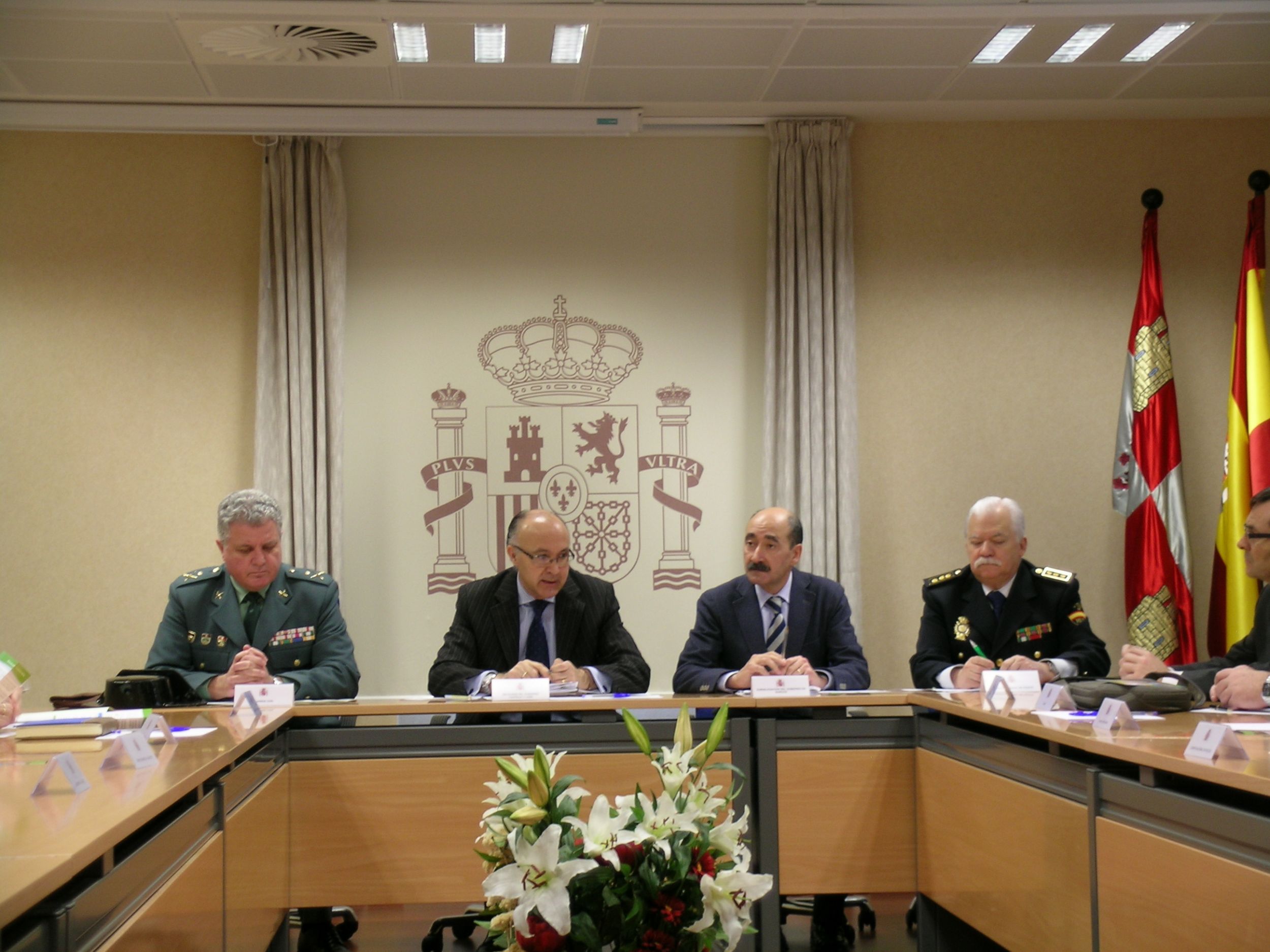 El delegado del Gobierno en Castilla y León presenta el 'Plan Mayor Seguridad' a entidades financieras que operan en la Comunidad